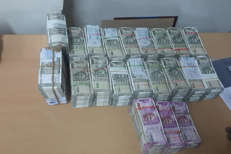 Election Flying squad  seizes Rs 67.96 lakh in Thoothukudi