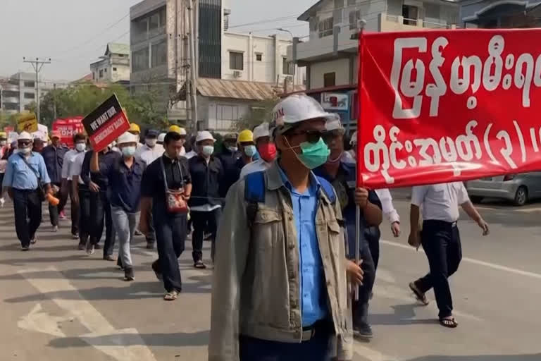 Protesters return to streets of Mandalay