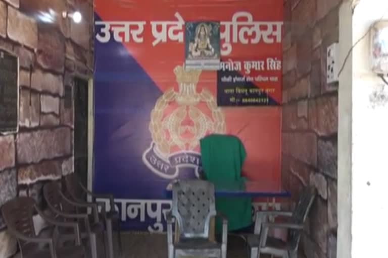 शौचालय पर कब्जा कर खोली पुलिस चौकी