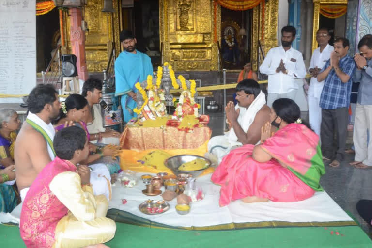 special pooja in sri sri uma nageswara swamy temple at mansurabad in hyderabad by jakkidi prabhakar reddy