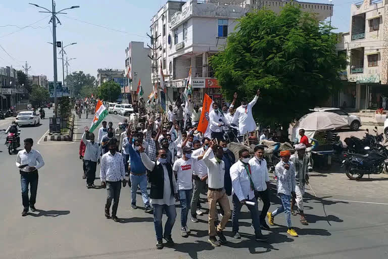 यूथ कांग्रेस ने निकाली बैलगाड़ी रैली, Youth Congress holds bullock cart rally