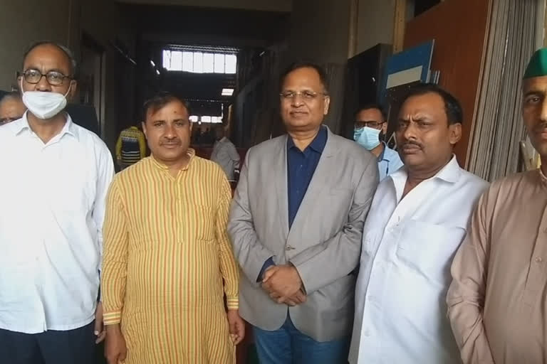 health minister satyendra jain of delhi government reached baghpat  health minister satyendra jain of delhi government  health minister satyendra jain of delhi government  health minister satyendra jain  baghpat news  baghpat today news  दिल्ली के स्वास्थ्य मंत्री सत्येंद्र जैन पहुंचे बागपत  दिल्ली के स्वास्थ्य मंत्री सत्येंद्र जैन  बागपत खबर  बागपत ताजा खबर