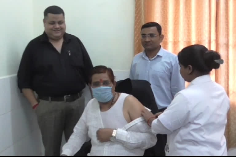 mla raj sinha get vaccinated