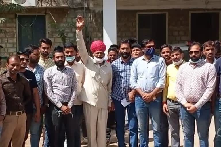 Rajput Karni army submitted memorandum, राजपूत करणी सेना ने सौंपा ज्ञापन