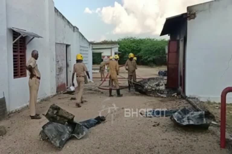 விருதுநகரில் பட்டாசு மத்தாப்பு தீக்குச்சி ஆலையில் தீவிபத்து :4 பேர் படுகாயம்!