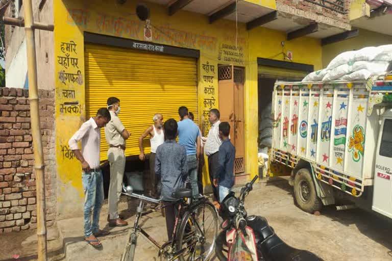 thieves, broke the shutter of shop, Kaman