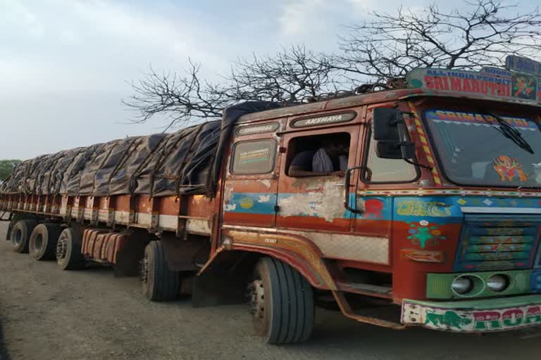 700 bags ration rice seized in medikonduru