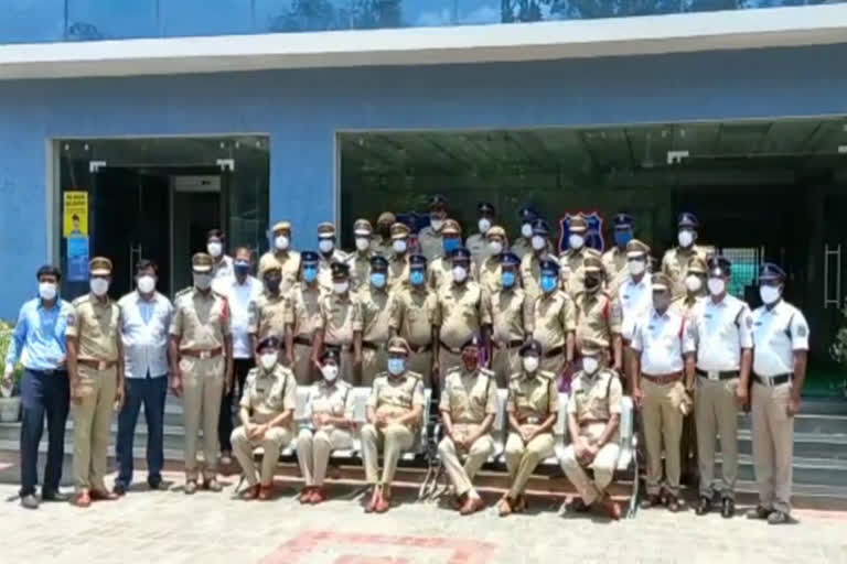 Rachakonda CP Mahesh Bhagwat honored the policemen who received the awards