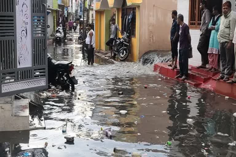 నీటమునిగిన పలు కాలనీలు