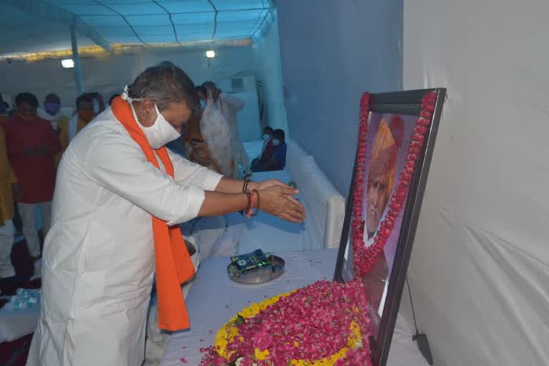 Kailash vijayvargiya attended death of vd sharma father