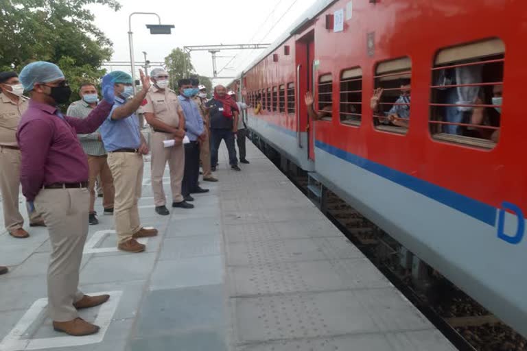 migrant train departure from faridabad to ranch jharkhand