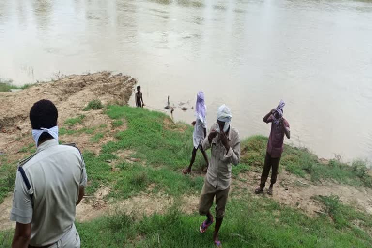 Dead body of unknown young man recovered from Punpun river in Patna