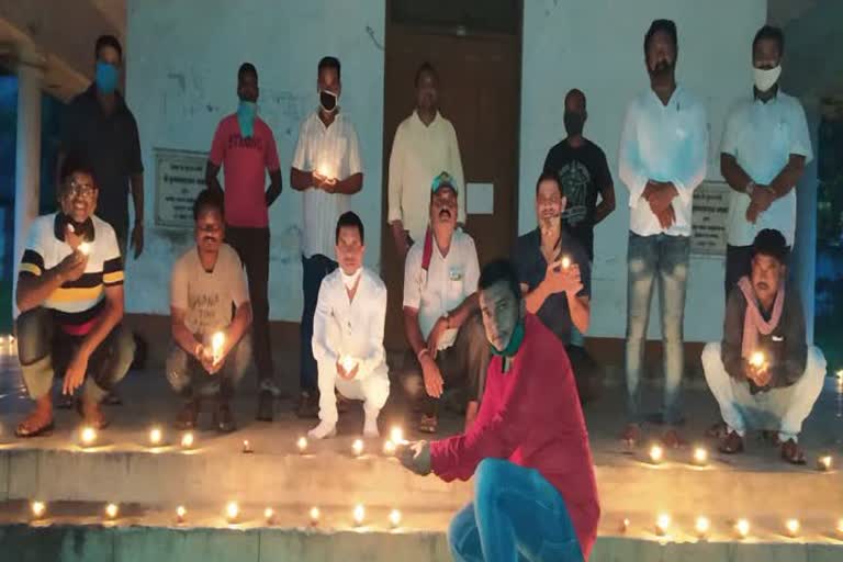 BJP and Congress workers distributed sweets in chaibasa