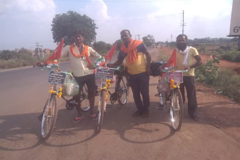 devotees left for Maa Vaishno Devi yatra on bicycle