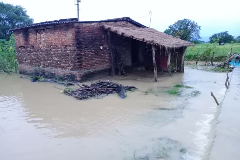 4 lakh16 thousand cusecs of water released from gandak barrage