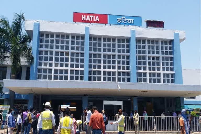 workers reach Hatia from Maharashtra