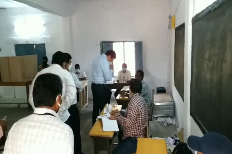 jayashankar-bhupalpally-collector-krishna-aditya-visited-bhupalpally-polling-centre