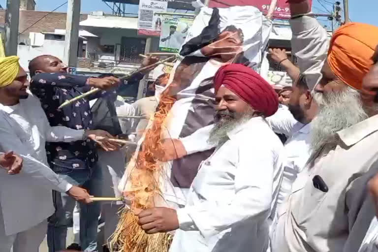 BKU burnt effigy of JJP MLA Ramkaran Kala in shahbad