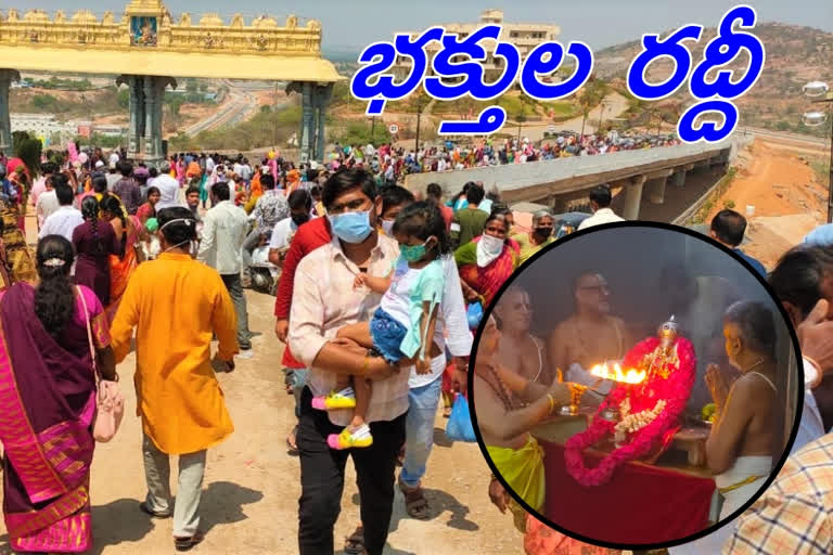 The crowd of devotees to yadadri Sri Lakshmi narasimha Swamy Temple has increased in sunday