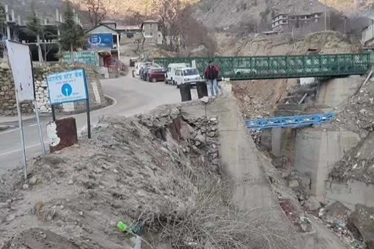 bus stand in Kinnaur