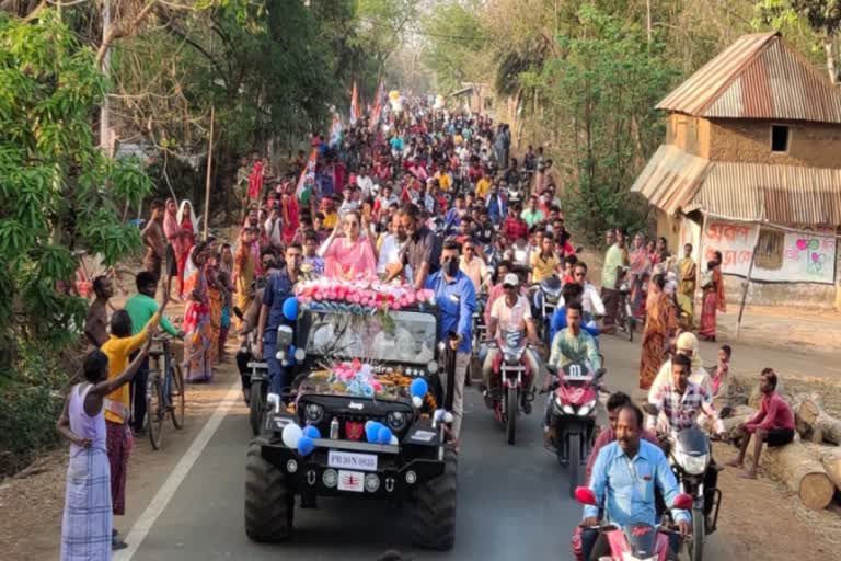 পশ্চিম মেদিনীপুরে নির্বাচনী প্রচারে মিমি