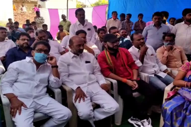 bandi sanjay visited  village folk songs exhibition in chepyala village in  jagtial district