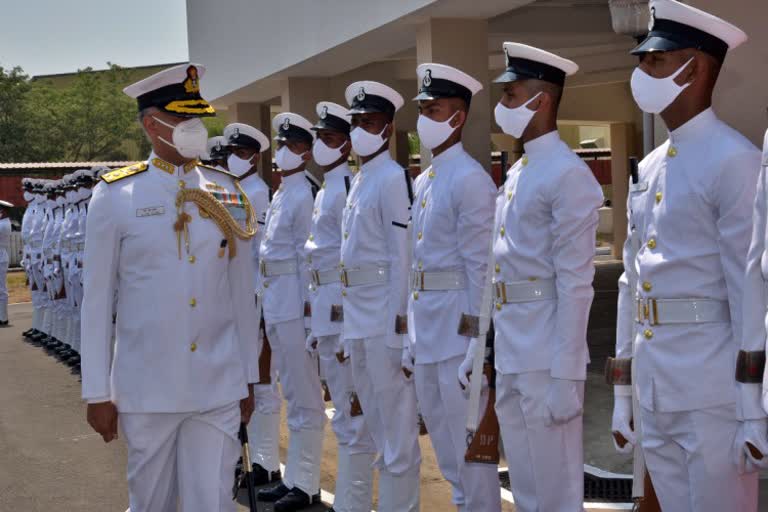 Vice Admiral Visits Kadamba Naval Base