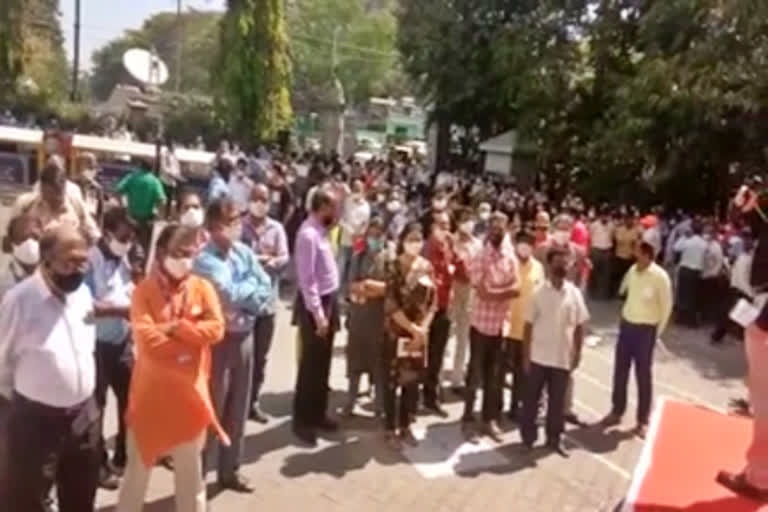 Bank employees protest