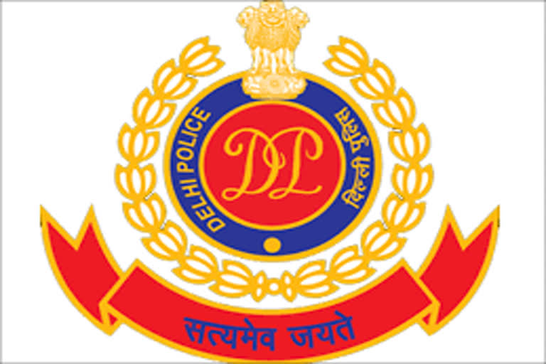 police-arrested-accused-woman-in-robbery-case-in-delhi