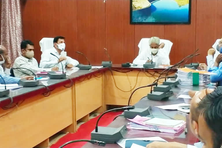 अतिरिक्त जिला कलेक्टर ने ली समीक्षा बैठक, Additional District Collector took review meeting