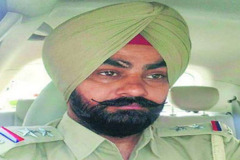 former SHO rajdeep singh capturing house case