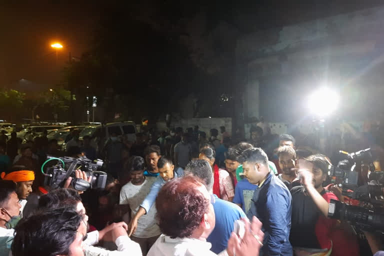 Protests at the BJP's Hastings office in Kolkata over selection of candidates