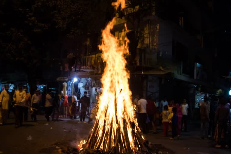 Holika Dahan from wood, Holika Dahan from Gokashta