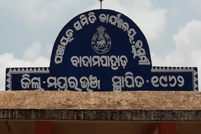 ମେଟାଲ ବୋଝେଇ ଡମ୍ଫରକୁ ଧରିବାକୁ ଯାଇ ଗ୍ରାମବାସୀଙ୍କ ଦ୍ଵାରା ଅଟକ ତହସିଲଦାର