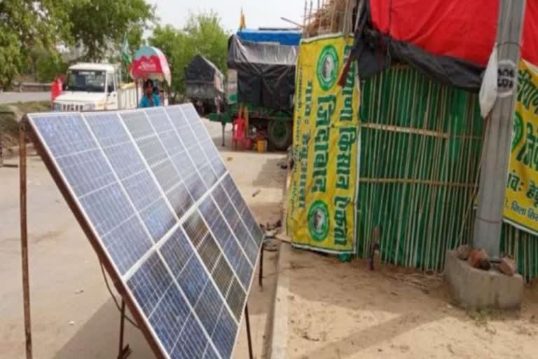 Farmers put solar panels on the tikri border to avoid heat