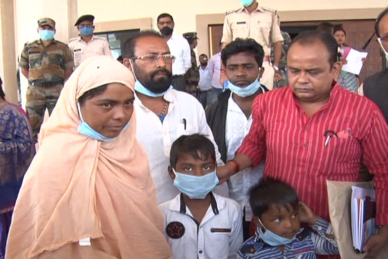 victim-family-met-cm-hemant-soren-in-ranchi