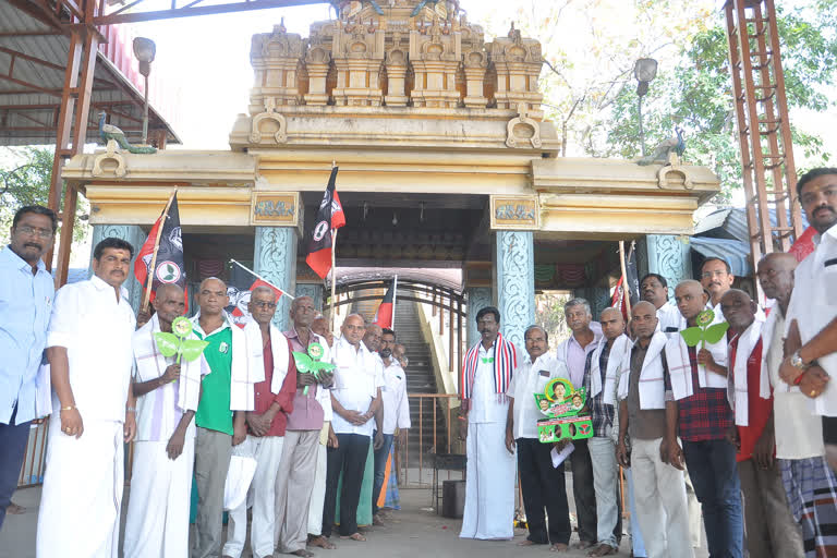 Edappadi Palanisamy volunteers tonsured head and prayed at the Ratnagiri Murugan Temple