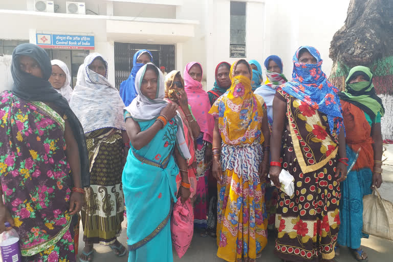 Listen to the tribal women, the government is not getting the amount of dietary grant scheme