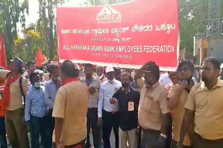 massive-protests-in-bangalore-over-privatization