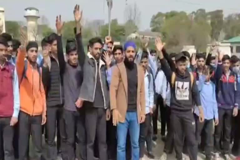 students protest against waseem rizvi in mendhar