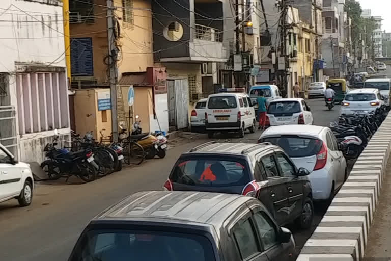 Vehicles parked on the road become a problem