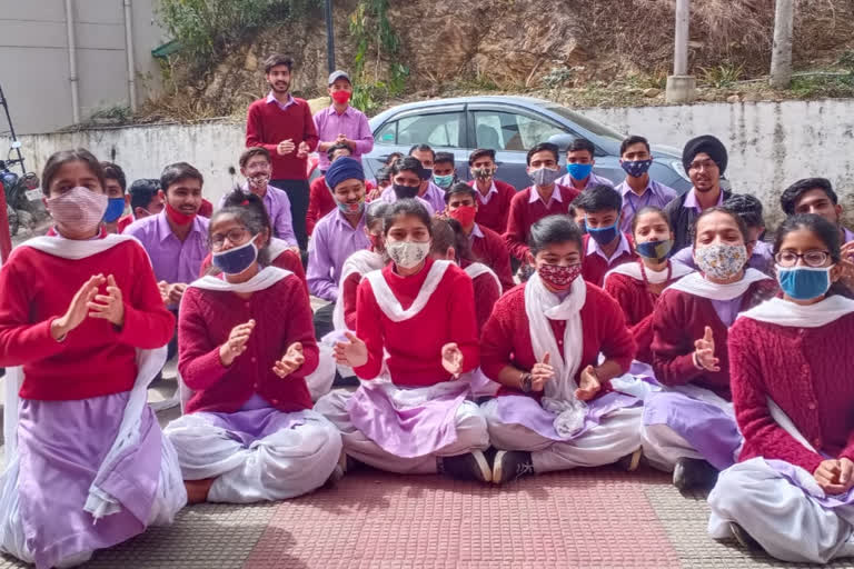 Students demonstrating in CRC Sundernagar