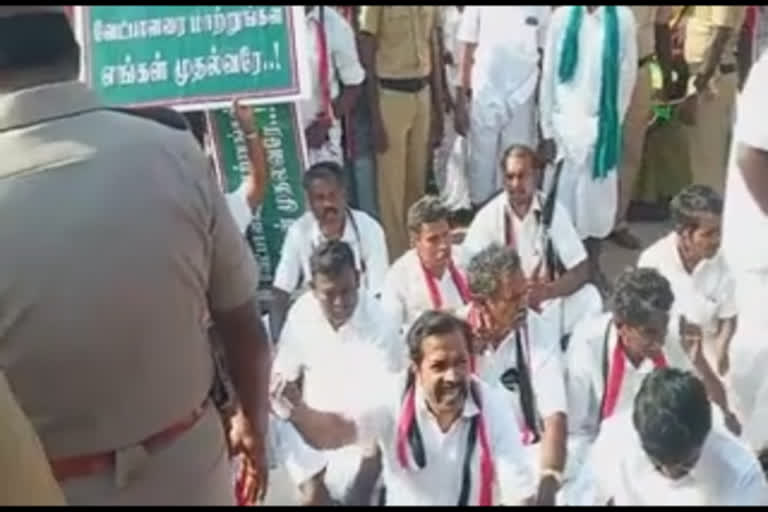 வேட்பாளரை மாற்றக் கோரி முதலமைச்சர் வாகனம் முன்பு அதிமுக தொண்டர்கள் ஆர்ப்பாட்டம்!