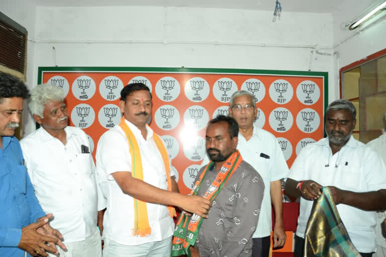 guduru ward counsellor joined in bjp