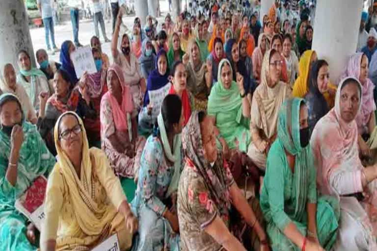 Protest against increasing water rate in Chandigarh