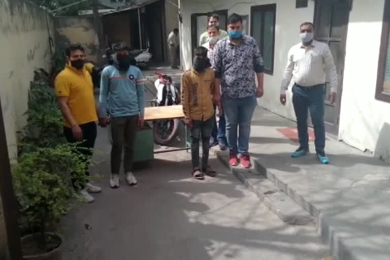 two-snatchers-arrested-in-west-delhi
