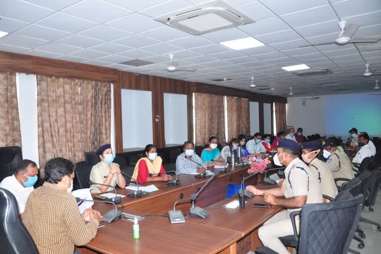 Collector took departmental coordination meeting in Agar