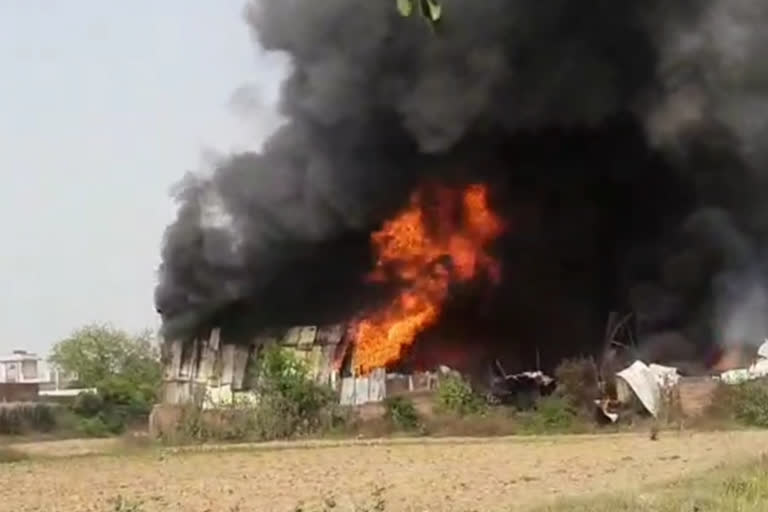 Fire in Oil Factory near Dera Mor in Chhatarpur of South Delhi