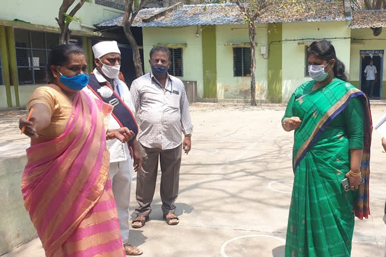 ttd thirupathi jeo sadhabhargavi inspect deaf and dumb school in thirupathi