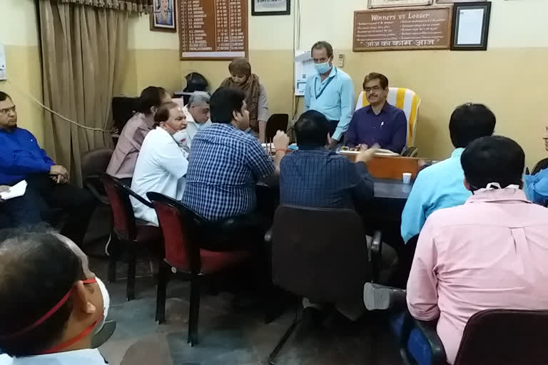 BJP met medical department officials, भाजपा ने चिकित्सा विभाग अधिकारियों से की मुलाकात